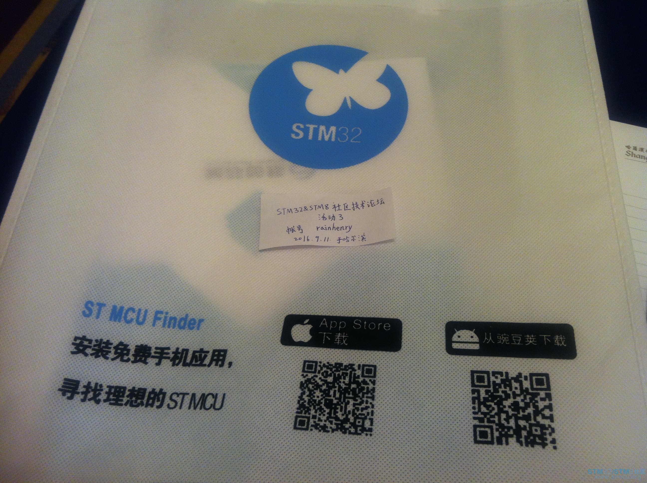 ç¶åå·¥ä½äººåå°±ç»äºä¸ä¸ªå¸è¢ï¼å¸è¢éé¢è£æéåæååèµæ 