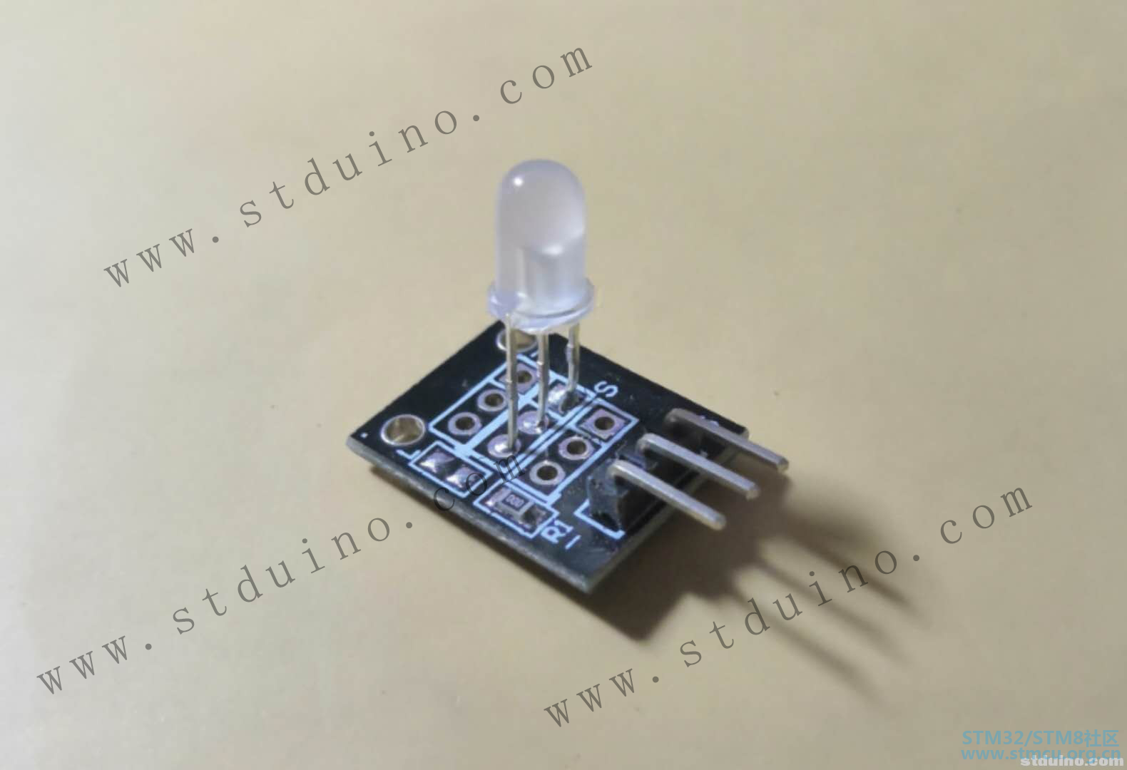 21-å±é´ååè²LEDå±ç¤ºå¾.png