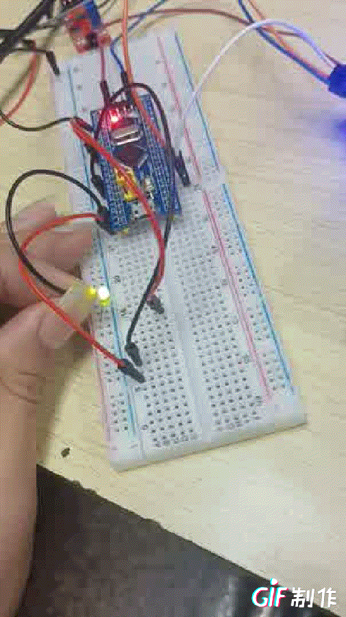525526bb85974bf588de9d0c100ab505.gif